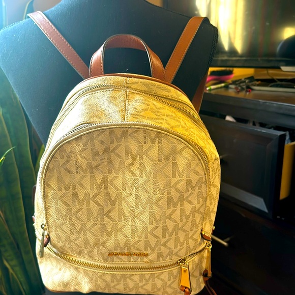 Michael kors backpack - Picture 1 of 9